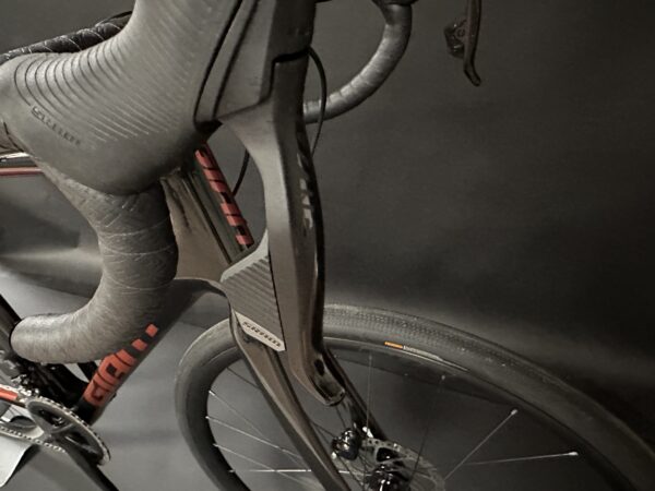 Giant Defy Advanced 0 Rival AXS Carbon Road Bike 2022 - M/L - Image 2