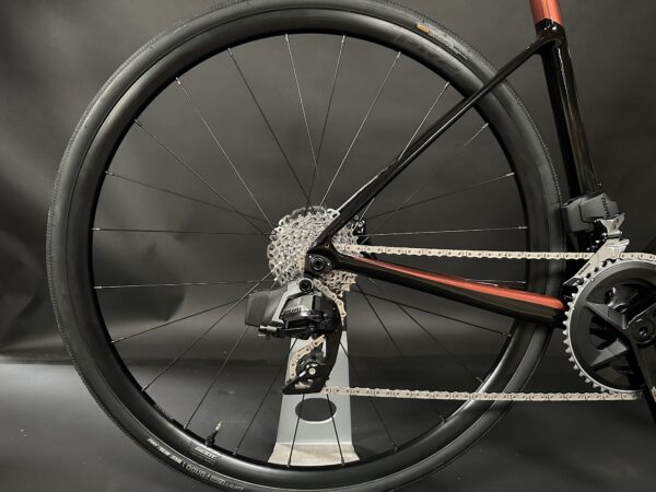Giant Defy Advanced 0 Rival AXS Carbon Road Bike 2022 - M/L - Image 8