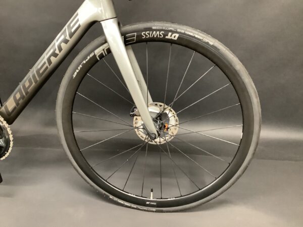NEW Lapierre Xelius SL 7.0 Ultegra 8170 Di2 Disc Carbon Road Bike 2023 - Medium - Image 4