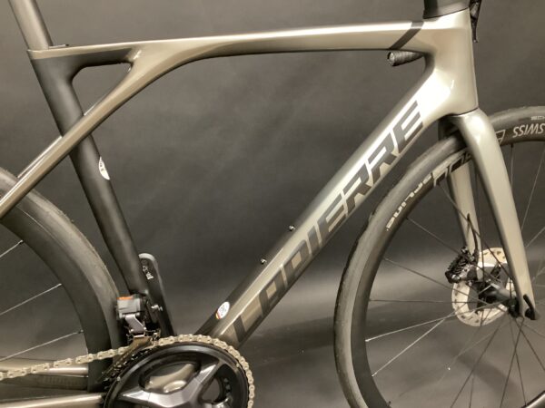 NEW Lapierre Xelius SL 7.0 Ultegra 8170 Di2 Disc Carbon Road Bike 2023 - Medium - Image 6
