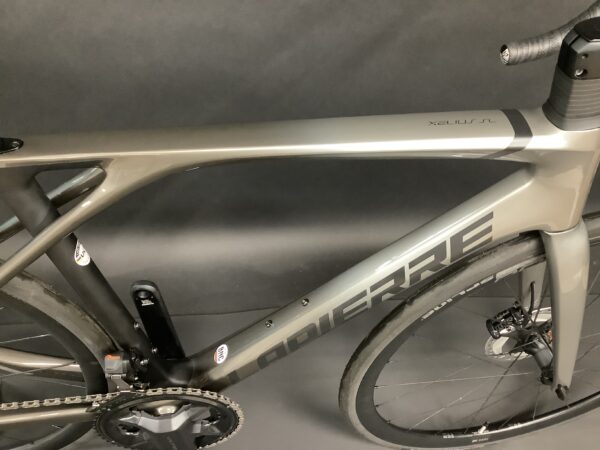 NEW Lapierre Xelius SL 7.0 Ultegra 8170 Di2 Disc Carbon Road Bike 2023 - Medium - Image 2