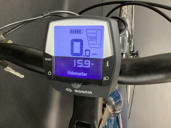 Ex-Demo Raleigh Motus Tour + Derailleur Low Step Electric Hybrid Bike 2021 - Large - Image 3