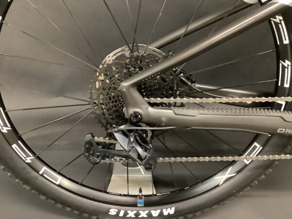 Mondraker Crafty Carbon R Full Suspension E-MTB 2022 - Medium - 991 Miles - Image 8