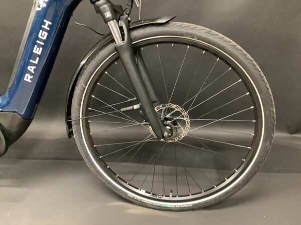 Ex-Demo Raleigh Motus Tour + Derailleur Low Step Electric Hybrid Bike 2021 - Large - Image 5