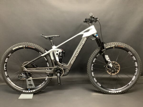 Mondraker Crafty Carbon R Full Suspension E-MTB 2022 - Medium - 991 Miles - Image 2