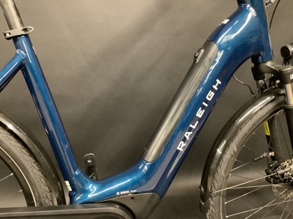 Ex-Demo Raleigh Motus Tour + Derailleur Low Step Electric Hybrid Bike 2021 - Large - Image 7