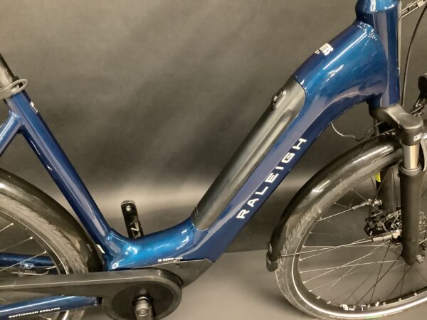 Ex-Demo Raleigh Motus Tour + Derailleur Low Step Electric Hybrid Bike 2021 - Large - Image 2