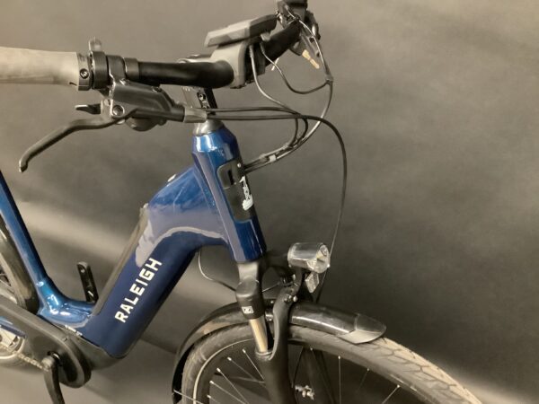 Ex-Demo Raleigh Motus Tour + Derailleur Low Step Electric Hybrid Bike 2021 - Large - Image 4