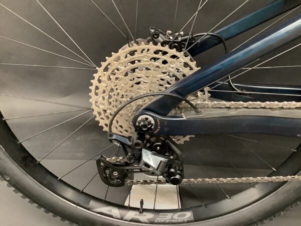 Orbea Rise M20 FS E-MTB 2022 - Large - Upgraded - 2 miles - Image 9