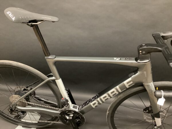 Ribble Endurance SL E Enthusiast Di2 Carbon Disc E-Road Bike 2022 - Medium - Image 11