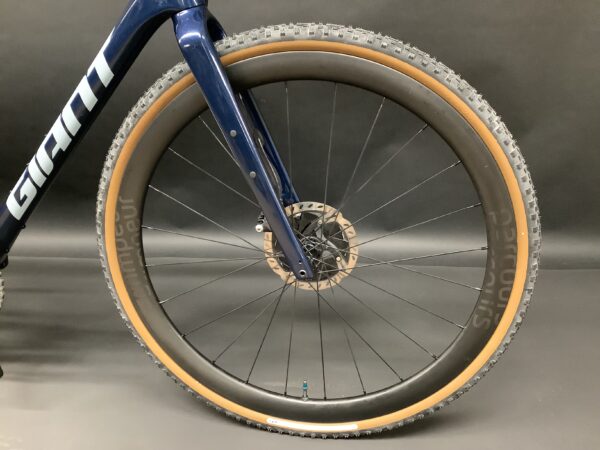 Giant Revolt Advanced Pro 0 GRX Di2 Disc Carbon Gravel Bike 2022 - Medium - Image 3