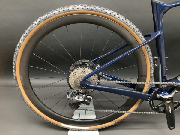 Giant Revolt Advanced Pro 0 GRX Di2 Disc Carbon Gravel Bike 2022 - Medium - Image 8