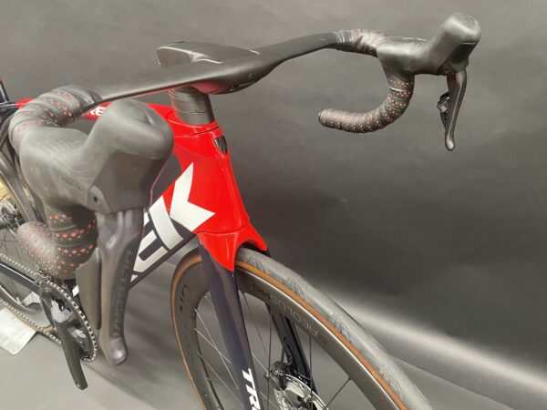 Trek Madone SLR 7 Gen 6 Di2 12s Carbon Disc Road Bike 2022 - 56cm - Image 4