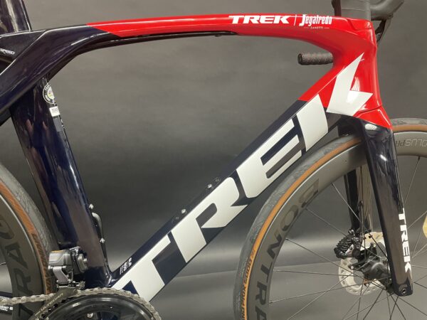 Trek Madone SLR 7 Gen 6 Di2 12s Carbon Disc Road Bike 2022 - 56cm - Image 7