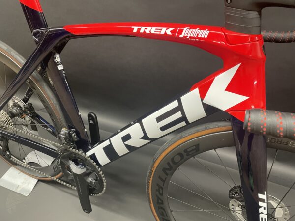 Trek Madone SLR 7 Gen 6 Di2 12s Carbon Disc Road Bike 2022 - 56cm - Image 13