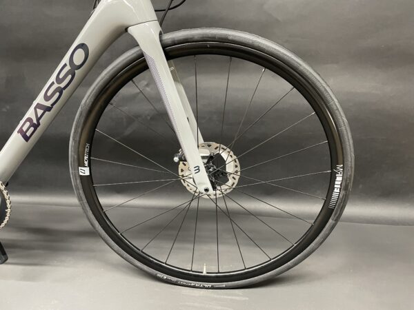 NEW Basso Astra Ultegra Carbon Disc Road Bike 2022 - 56cm - Full Warranty - Image 4
