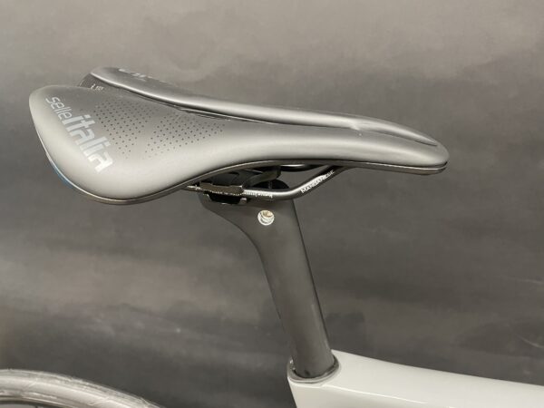 NEW Basso Astra Ultegra Carbon Disc Road Bike 2022 - 56cm - Full Warranty - Image 10