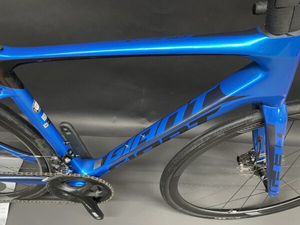 Giant Defy Advanced Pro 3 Carbon Disc Road Bike 2020 - Medium - Image 2