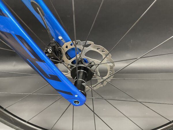 Giant Defy Advanced Pro 3 Carbon Disc Road Bike 2020 - Medium - Image 5