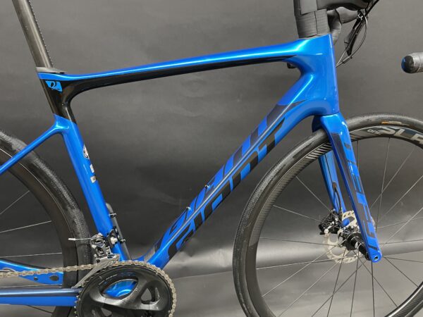 Giant Defy Advanced Pro 3 Carbon Disc Road Bike 2020 - Medium - Image 6