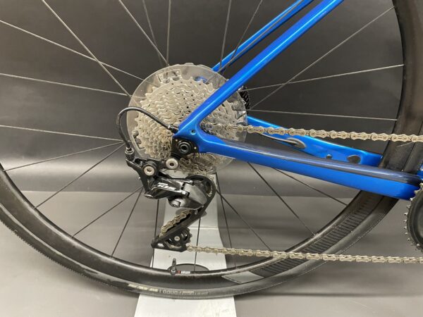 Giant Defy Advanced Pro 3 Carbon Disc Road Bike 2020 - Medium - Image 8