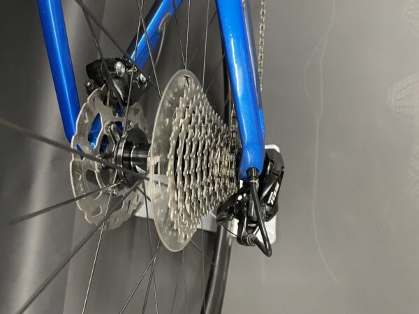 Giant Defy Advanced Pro 3 Carbon Disc Road Bike 2020 - Medium - Image 10