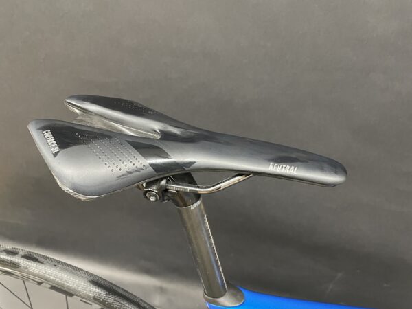 Giant Defy Advanced Pro 3 Carbon Disc Road Bike 2020 - Medium - Image 11