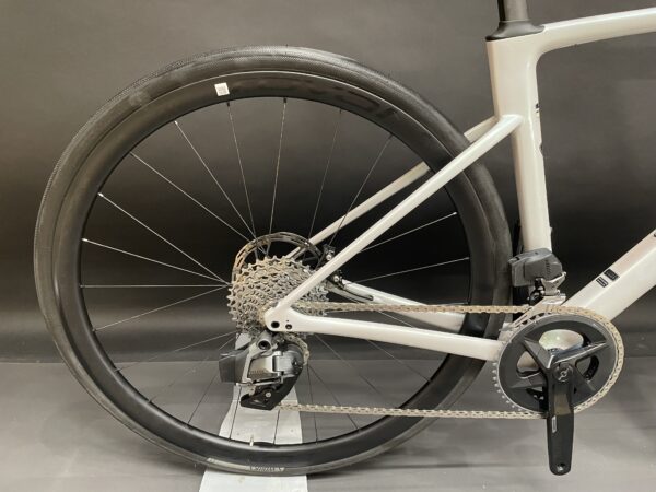 Specialized Roubaix SL8 Expert Carbon Disc Road Bike 2024 - 54cm - Image 9