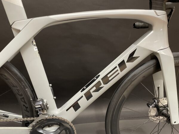 Trek Madone SLR 7 Di2 Disc Carbon Road Bike 2019 - 56cm - Image 7