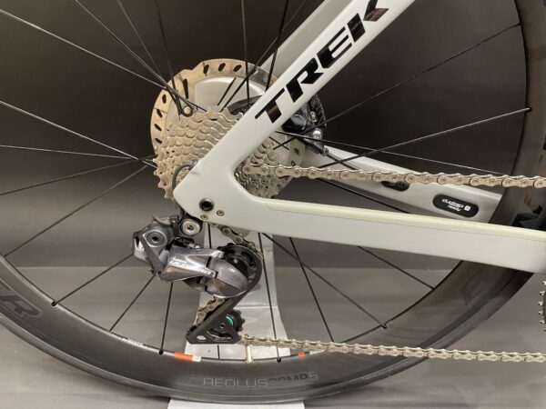 Trek Madone SLR 7 Di2 Disc Carbon Road Bike 2019 - 56cm - Image 9