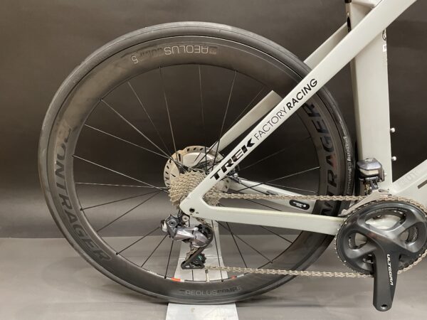 Trek Madone SLR 7 Di2 Disc Carbon Road Bike 2019 - 56cm - Image 10