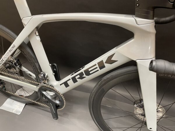 Trek Madone SLR 7 Di2 Disc Carbon Road Bike 2019 - 56cm - Image 14
