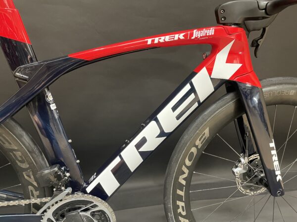Trek Madone SLR 9 Red AXS & PM Gen 6 Carbon Disc Road Bike 2021 - 52cm - Image 6