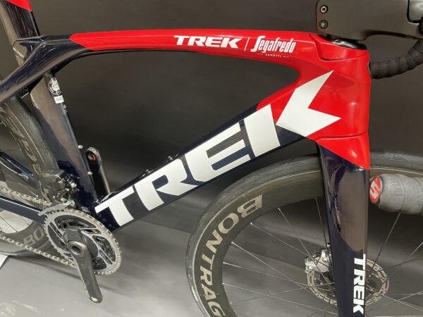 Trek Madone SLR 9 Red AXS & PM Gen 6 Carbon Disc Road Bike 2021 - 52cm - Image 11