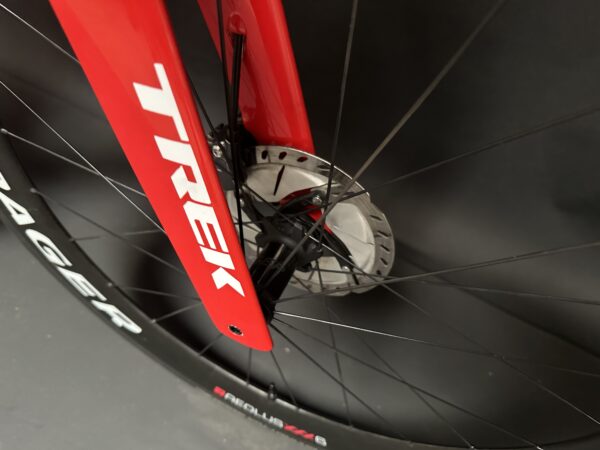 Trek Madone SLR 7 Di2 Carbon Disc Road Bike 2020 - 54cm - Image 4