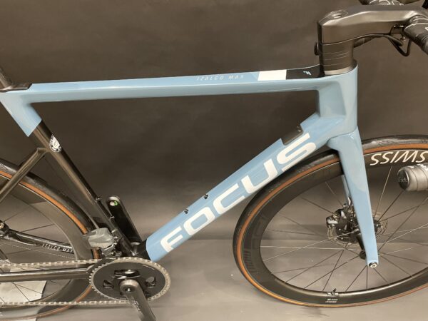 Focus Izalco Max 9.7 Force AXS Disc Carbon Road Bike 2021 - Large 56cm - Image 2