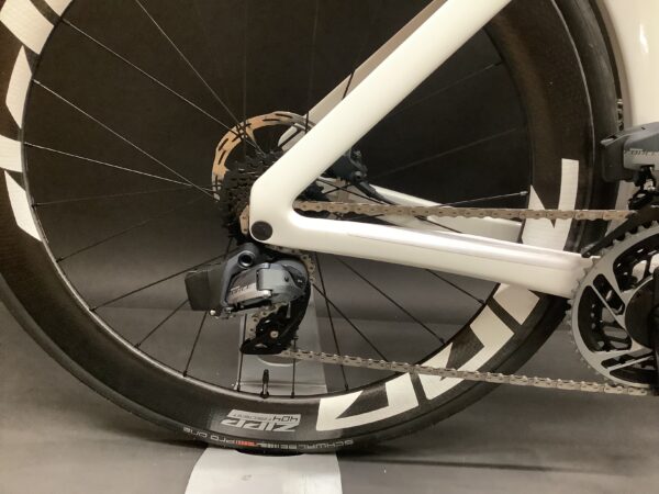 Canyon Aeroad CF SLX 8 AXS Carbon Disc Road Bike 2023 - Medium - Image 6