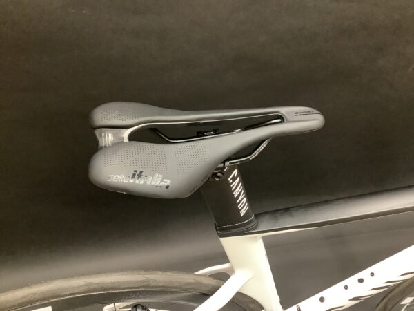 Canyon Aeroad CF SLX 8 AXS Carbon Disc Road Bike 2023 - Medium - Image 9