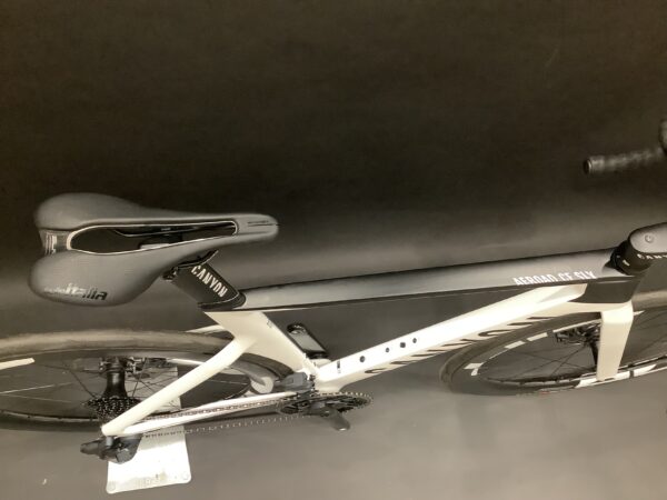 Canyon Aeroad CF SLX 8 AXS Carbon Disc Road Bike 2023 - Medium - Image 10