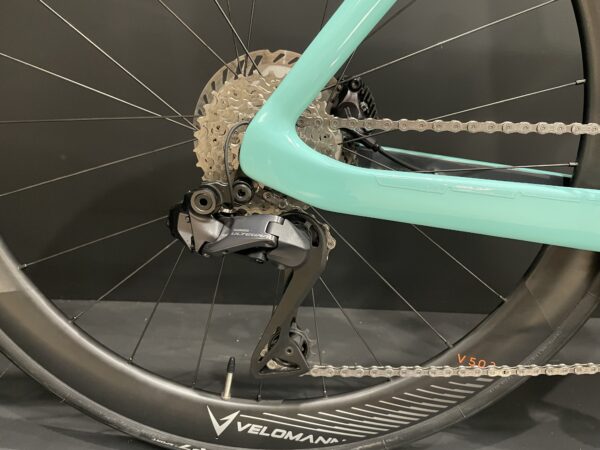 Bianchi Oltre Comp Di2 Carbon Disc Road Bike 2024 - 55cm - Image 8