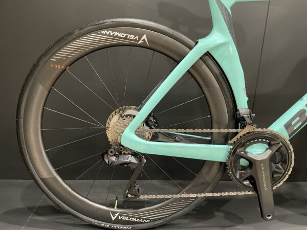 Bianchi Oltre Comp Di2 Carbon Disc Road Bike 2024 - 55cm - Image 9