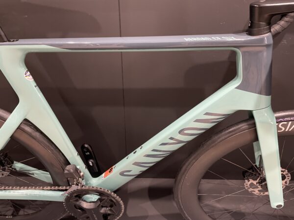Canyon Aeroad CF SLX 7 105 Di2 4iiii Carbon Disc Road Bike 2023 - X-Large - Image 2