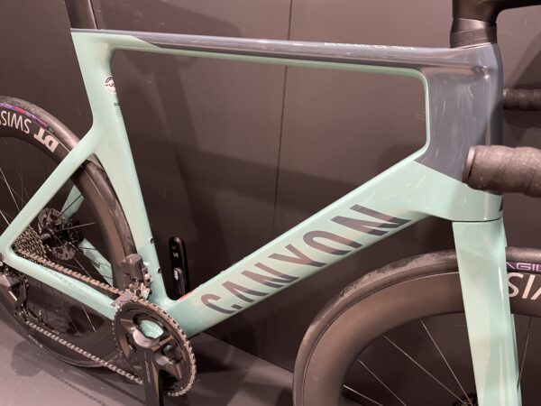 Canyon Aeroad CF SLX 7 105 Di2 4iiii Carbon Disc Road Bike 2023 - X-Large - Image 13