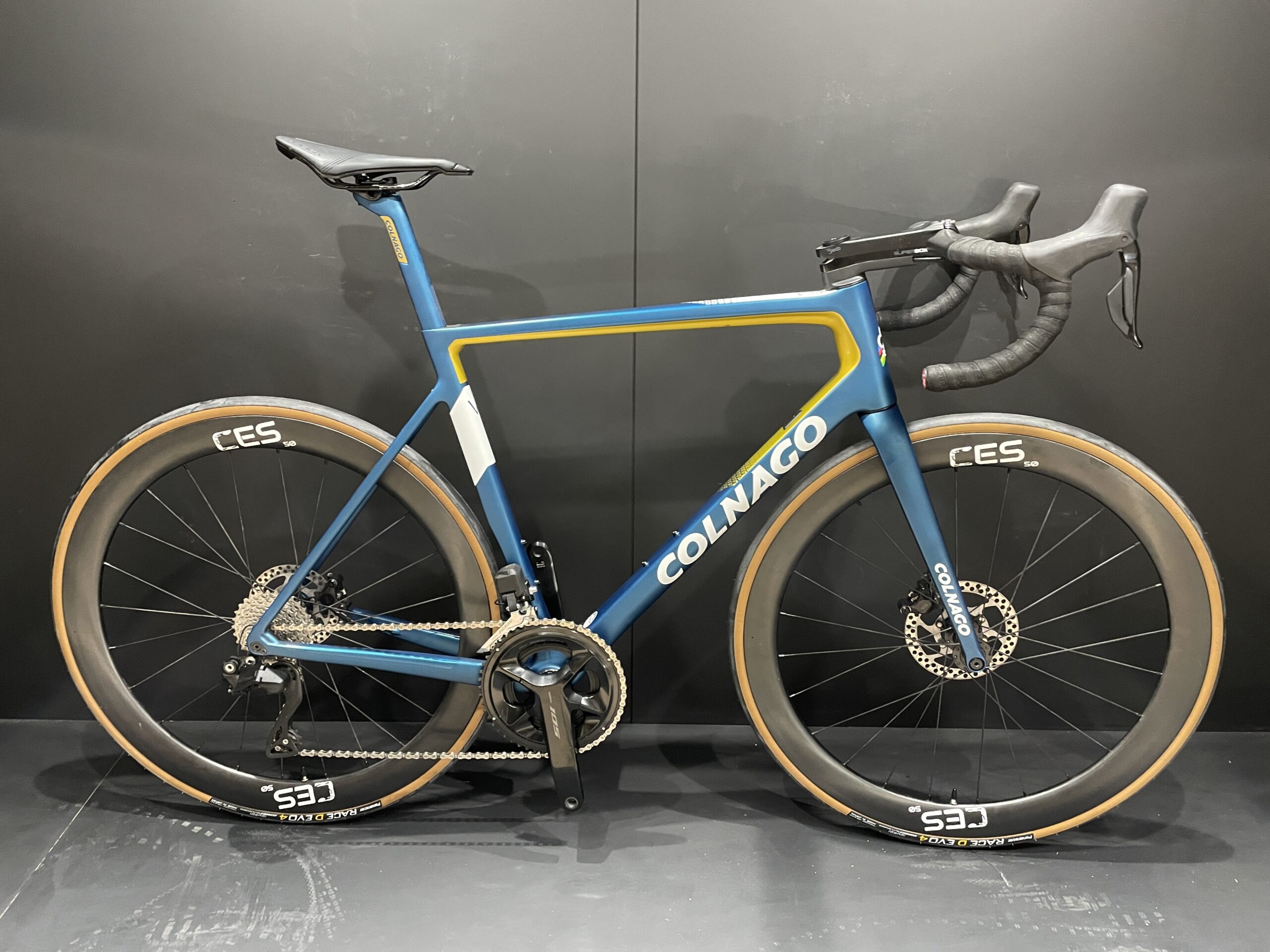 COLNAGO V3 DISC 105 Di2 12速 520S 175cm目安 m86865916214_1.jpg?1741646630