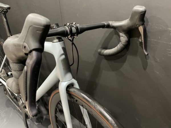 Specialized S-Works Aethos Di2 Carbon Disc Road Bike 2021 - 56cm - 6.7Kg - Image 3