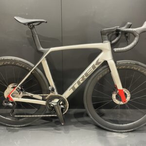 Trek Madone SL7 Gen 8 Di2 Carbon Disc Road Bike 2024 - M/L