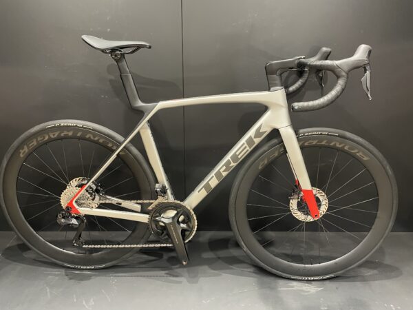 Trek Madone SL7 Gen 8 Di2 Carbon Disc Road Bike 2024 - M/L