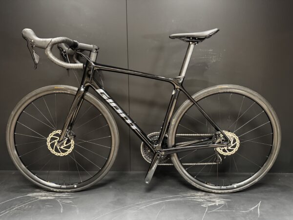 Giant TCR Advanced Pro 2 Carbon Disc Road Bike Medium - 2023 - Image 13