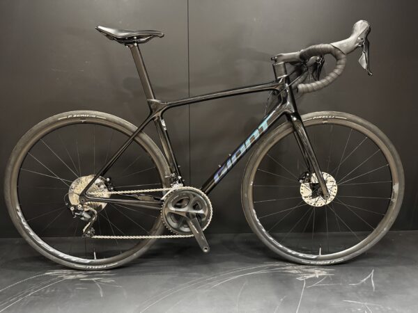 Giant TCR Advanced Pro 2 Carbon Disc Road Bike Medium - 2021 - Image 2