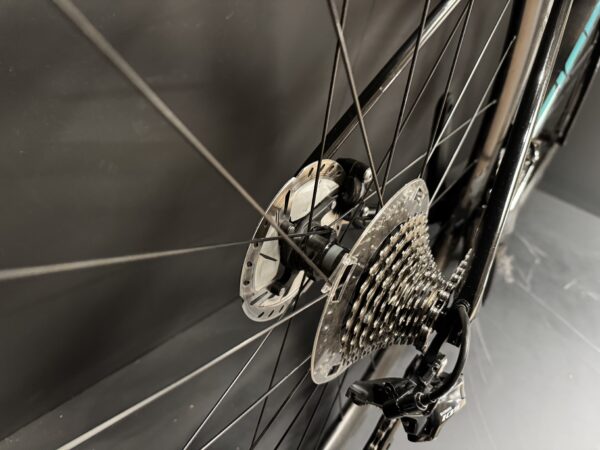 Giant TCR Advanced Pro 2 Carbon Disc Road Bike Medium - 2021 - Image 9